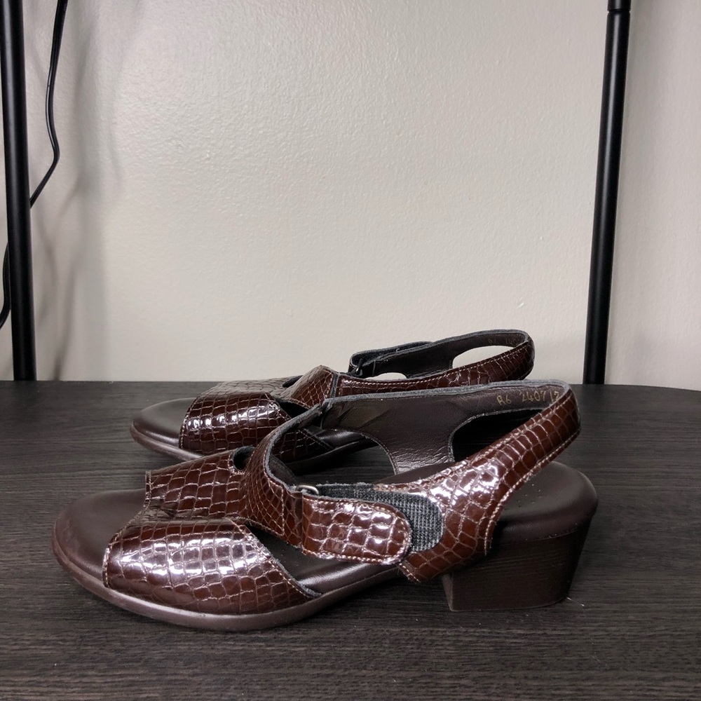 SAS Brown Croc-Embossed Slingback Sandals